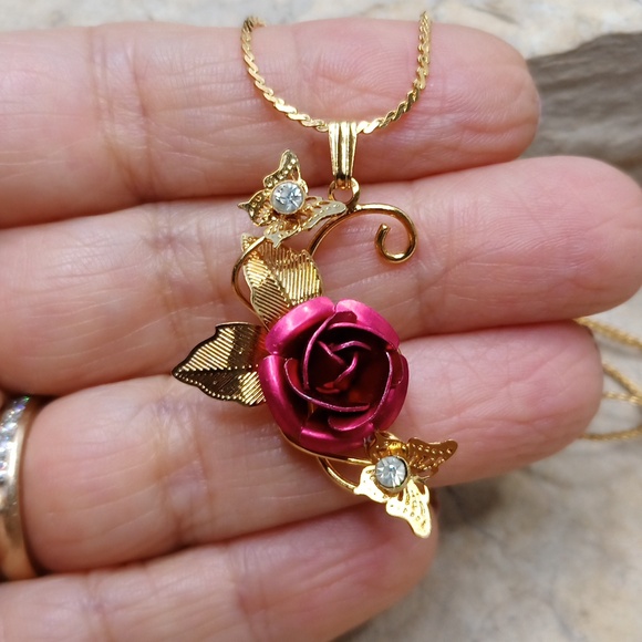 Beautiful Red Rose Enamel butterfly pendant necklace - Picture 5 of 7